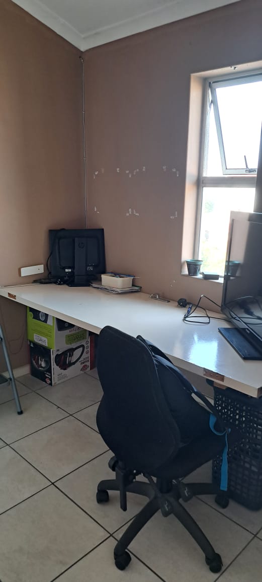 2 Bedroom Property for Sale in Oakglen Western Cape